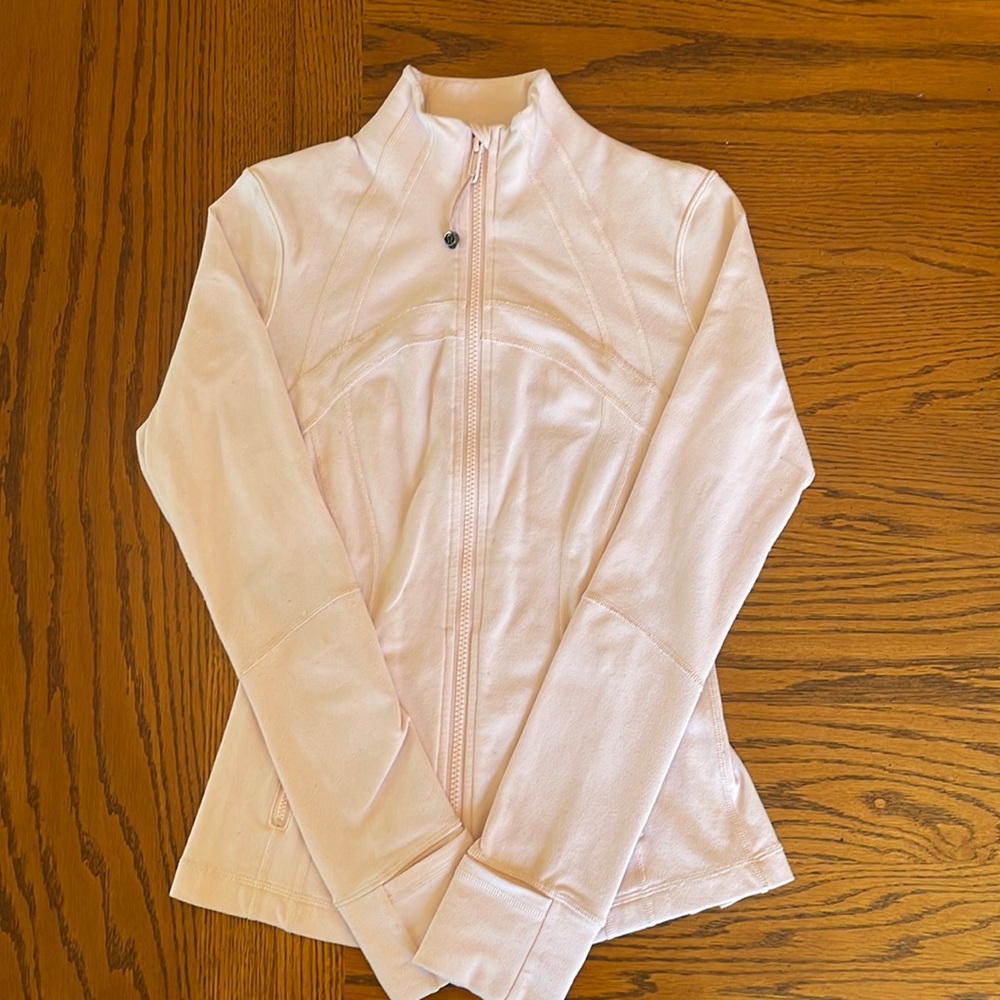 Lululemon define jacket, discontinued color, great condition, no pilling